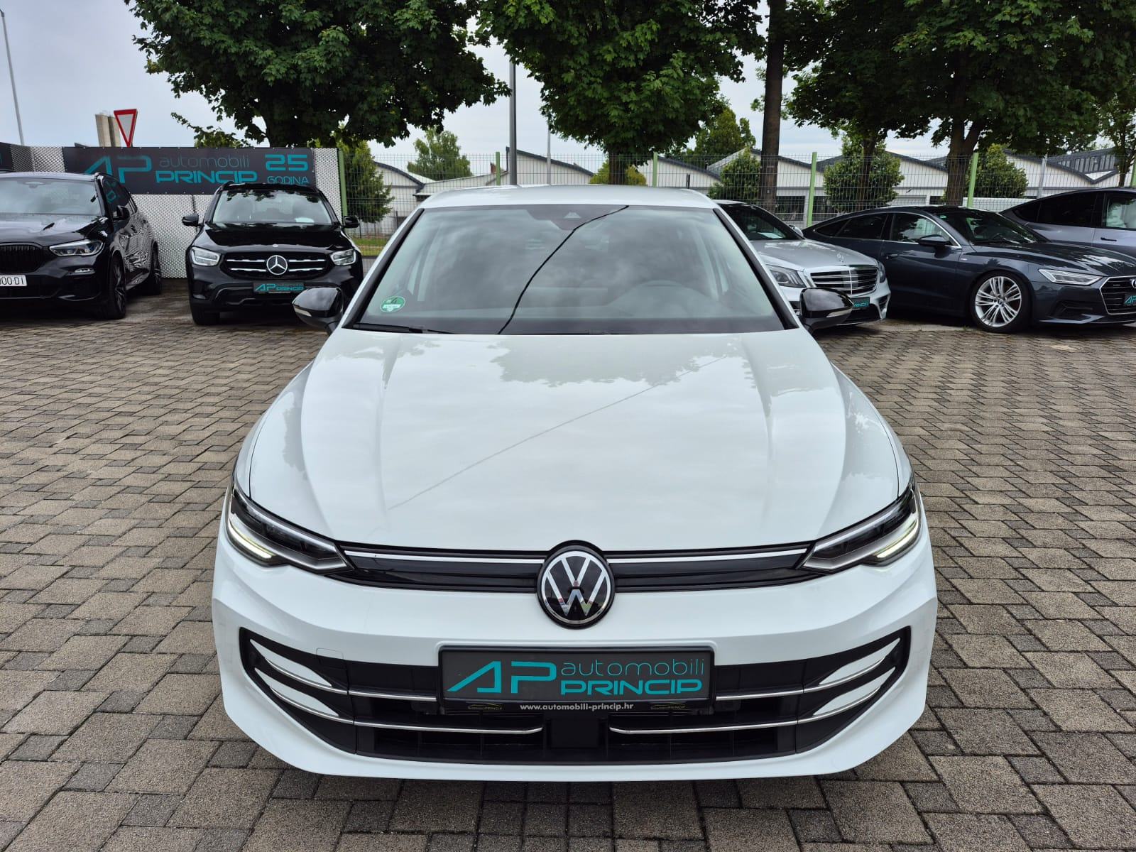 VW Golf 8 1.5TSI Life ”GOAL PACK”